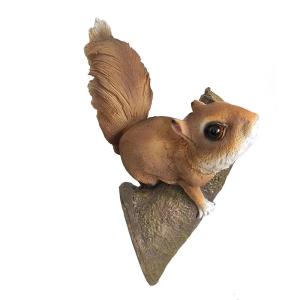 Белка на ветке L9,5 W12,5 H19 см (ПОЛИСТОУН) Белка на ветке L9,5 W12,5 H19 см (ПОЛИСТОУН)
