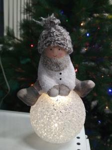 Девочка на светящемся шаре BK-739